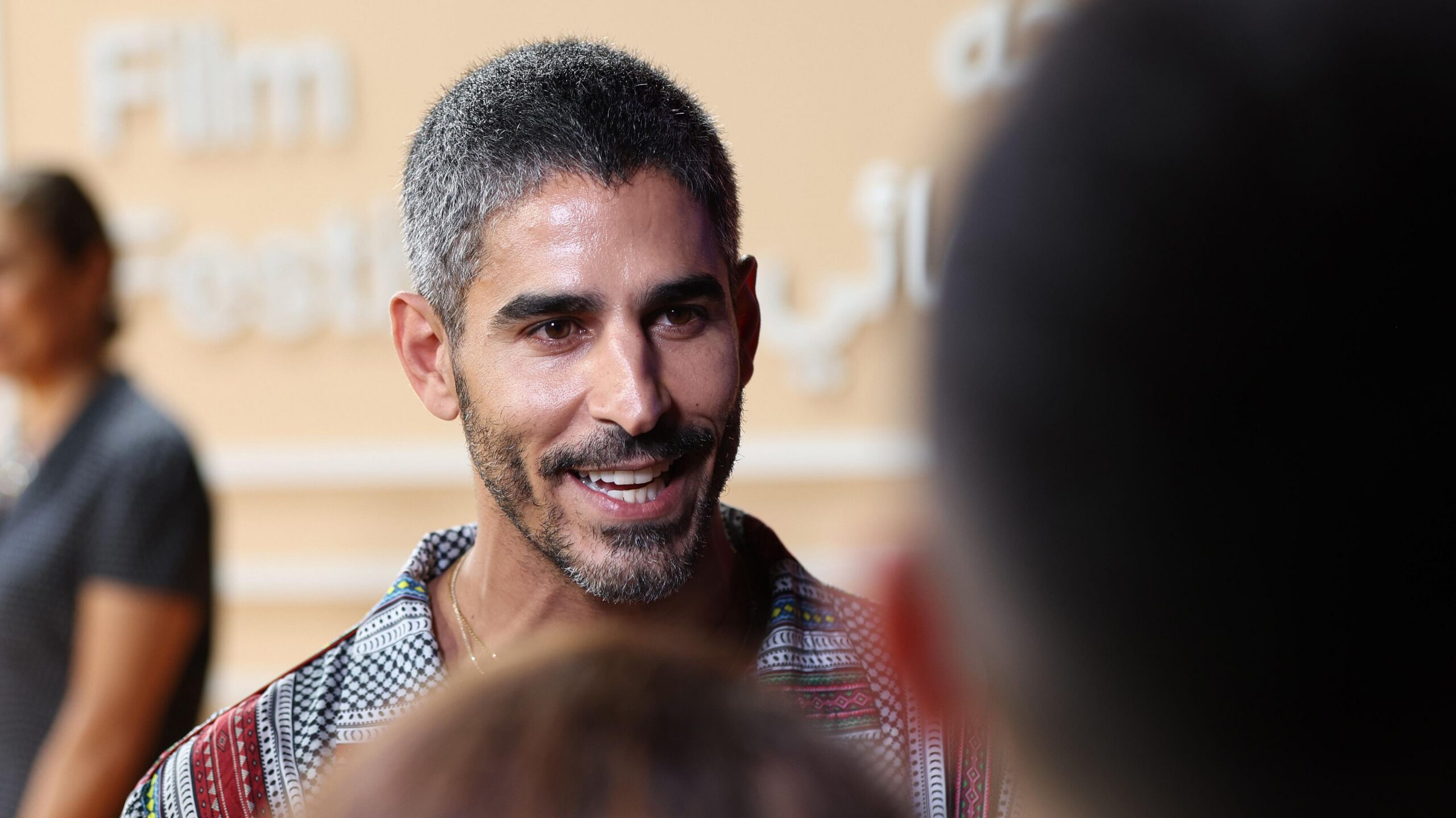 Por qué publicar en redes sociales en los países del Golfo podría llevarte a la cárcel y a la deportación en medio de la guerra en Irán