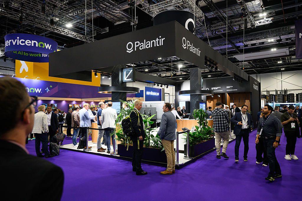 Un stand de Palantir en una conferencia de tecnolog&iacute;a.