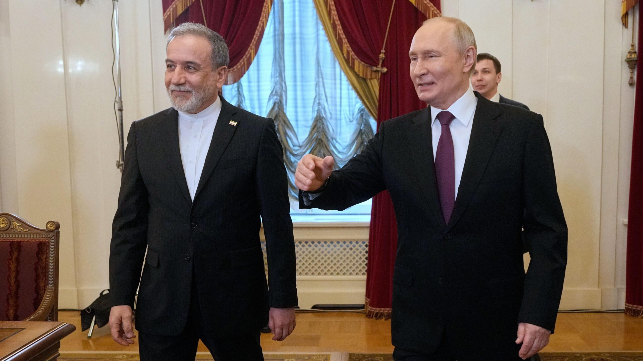 El superyate ruso vinculado a un aliado de Putin que navegó por el estrecho de Ormuz a pesar del bloqueo