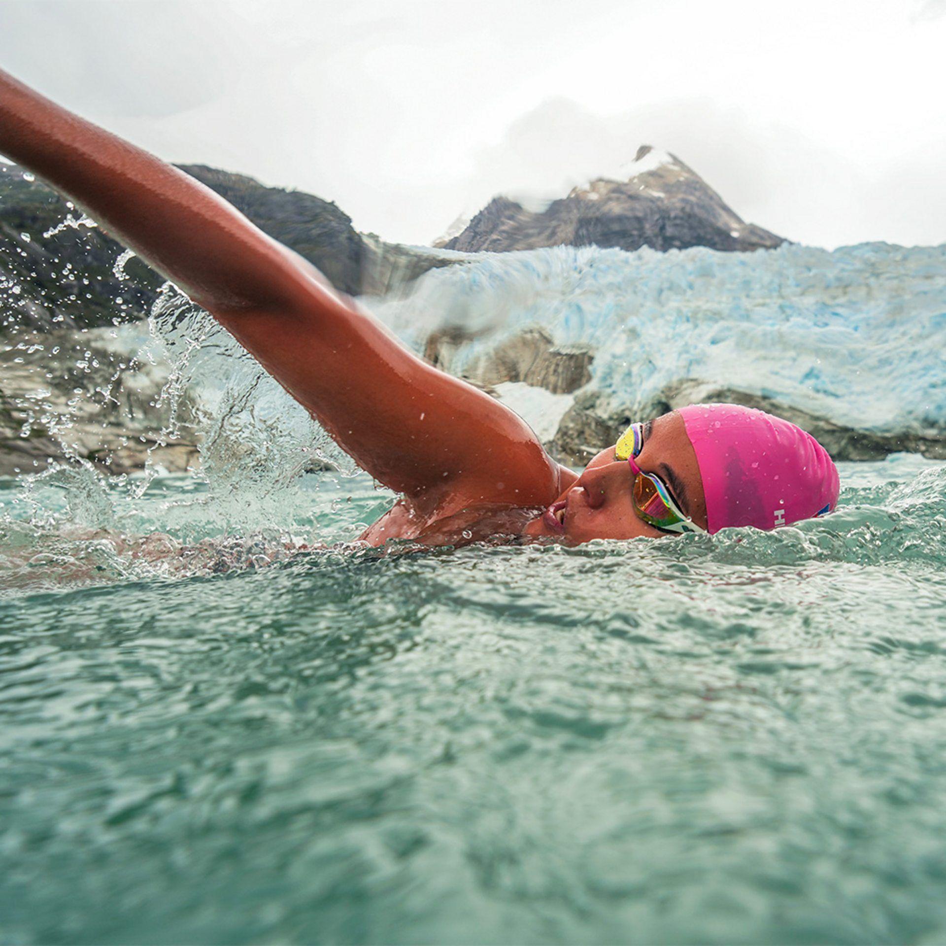 B&aacute;rbara Hern&aacute;ndez Huerta nadando en aguas heladas