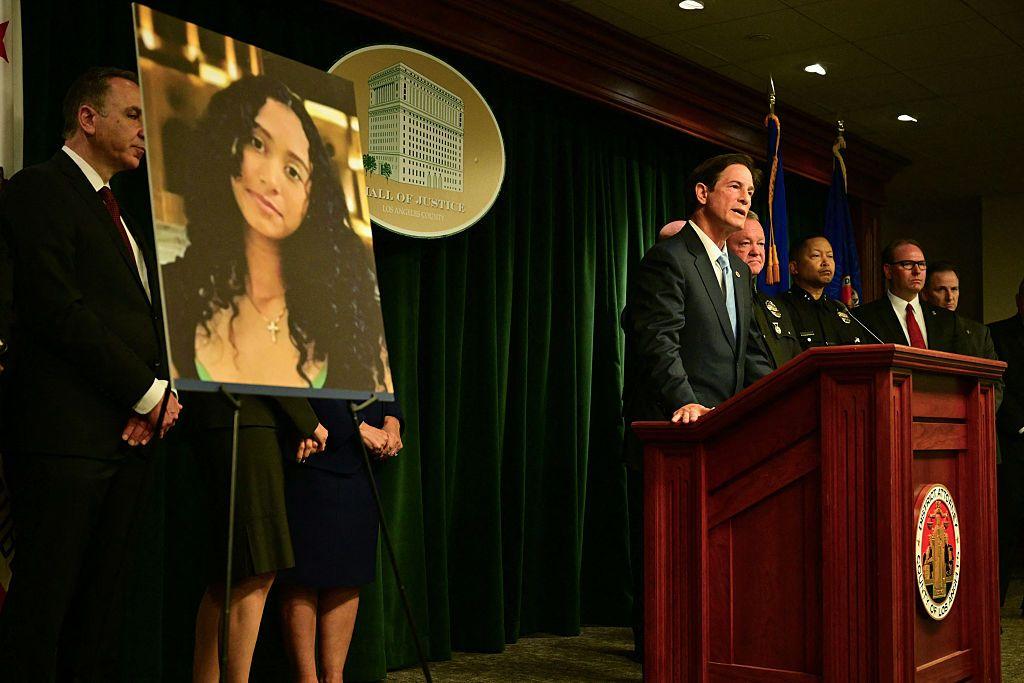 Acusan al cantante estadounidense D4vd del asesinato de una adolescente latina de 14 años cuyo cuerpo descuartizado fue hallado en su auto