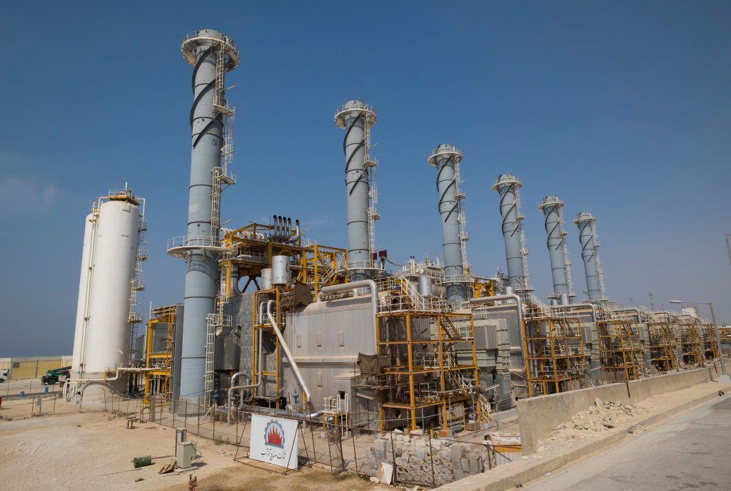 Torres de producci&oacute;n de gas en una parte del yacimiento de gas South Pars-North Dome, en Ir&aacute;n