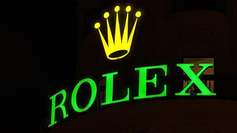 Logo de Rolex con su corona, en verde y amarillo