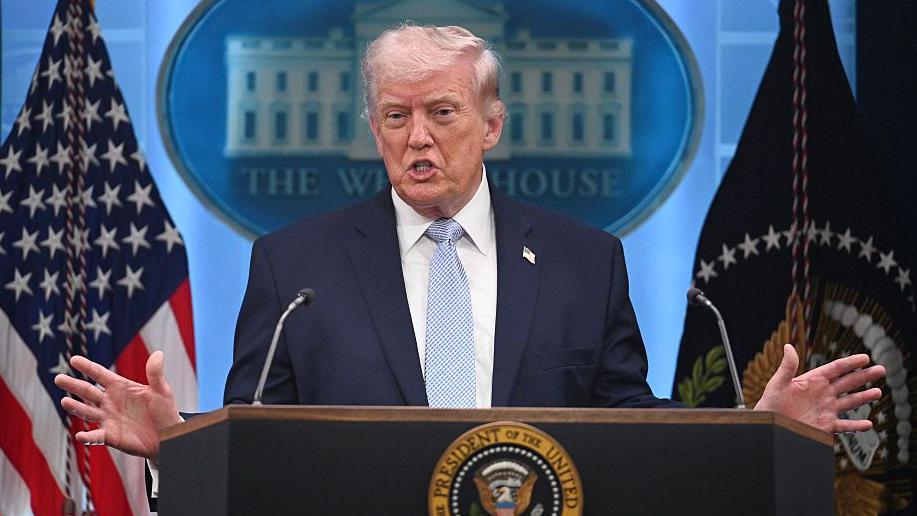 Donald Trump durante una alocuci&oacute;n