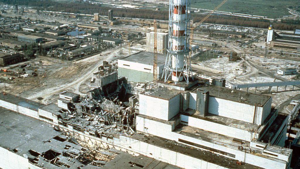 Planta nuclear de Chern&oacute;bil vista desde arriba meses despu&eacute;s de la explosi&oacute;n del 26 de abril de 1986.