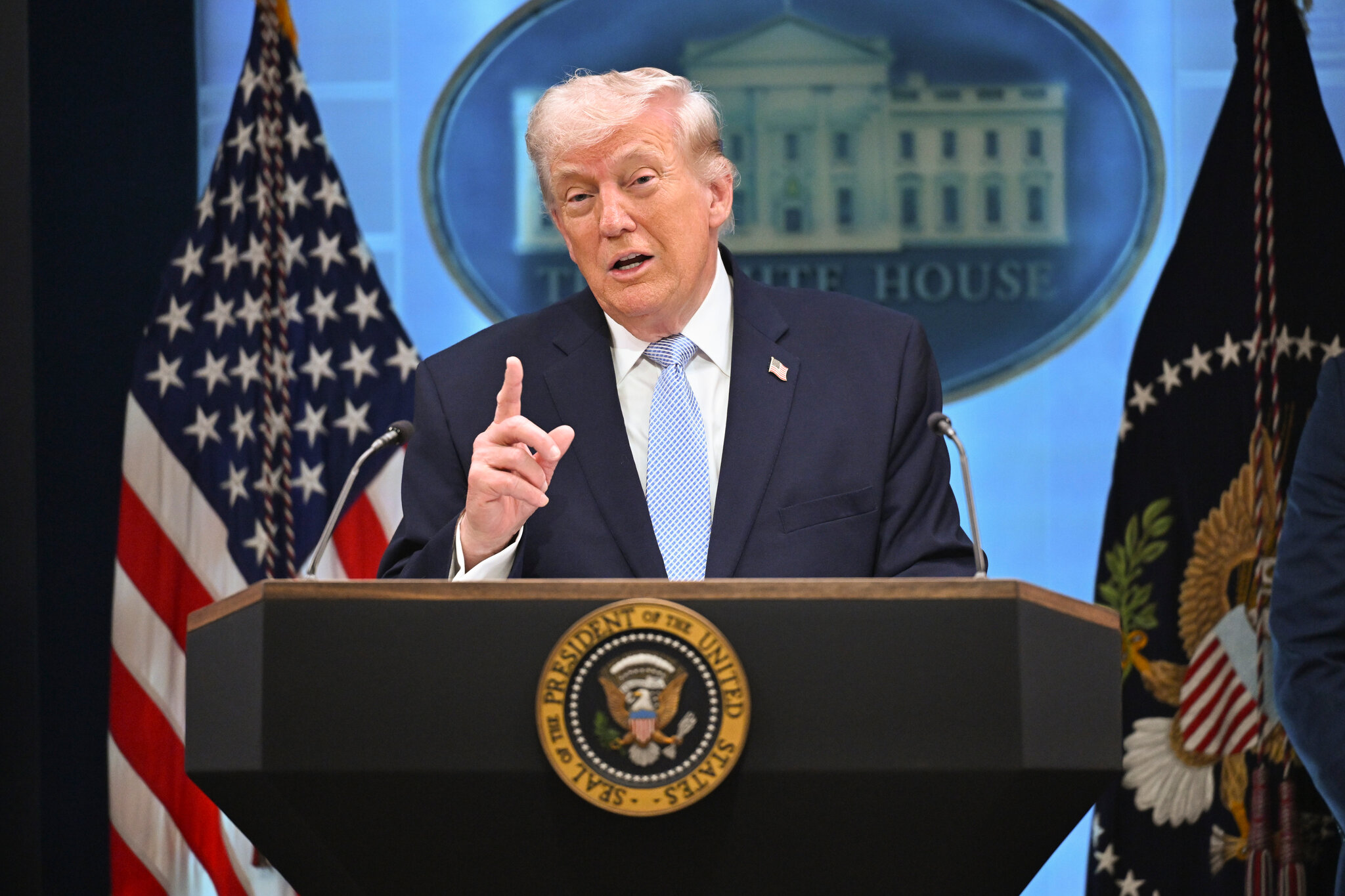 Trump ataca a destacados conservadores que se oponen a la guerra en Irán