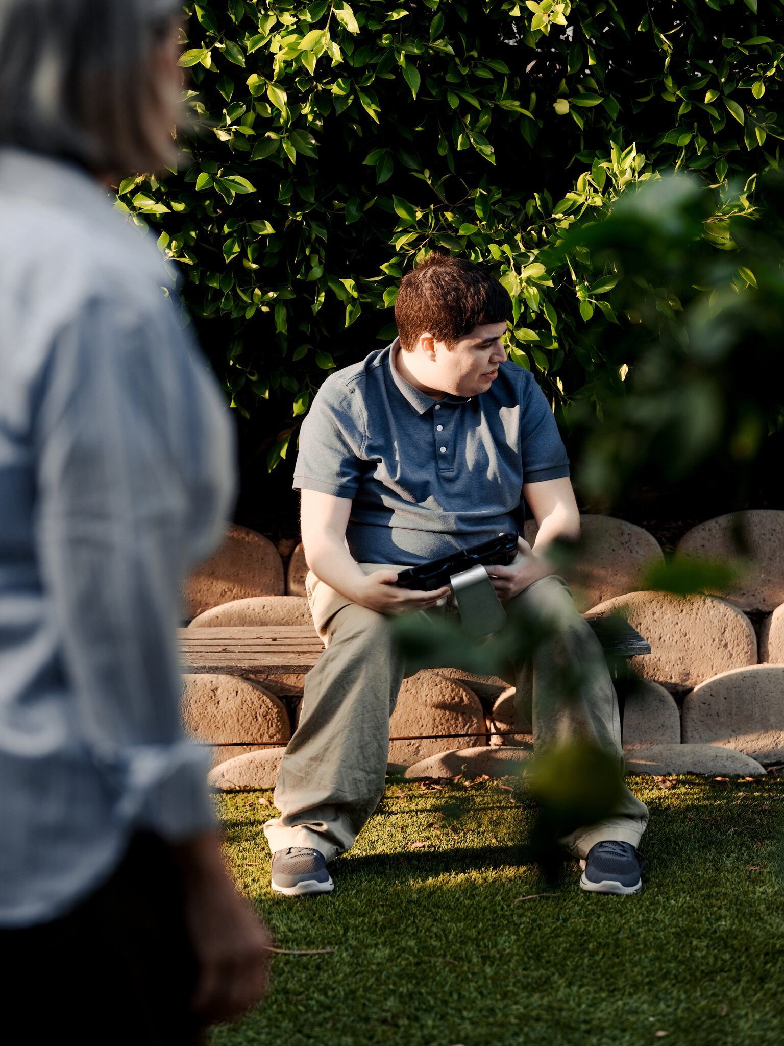 De no poder comunicarse a publicar una novela: la historia de Woody Brown