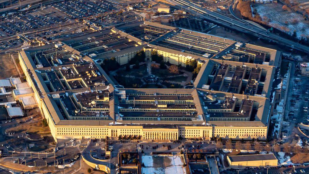 El Pent&aacute;gono, es la sede del Departamento de Defensa de los Estados Unidos,  visto desde las alturas. 