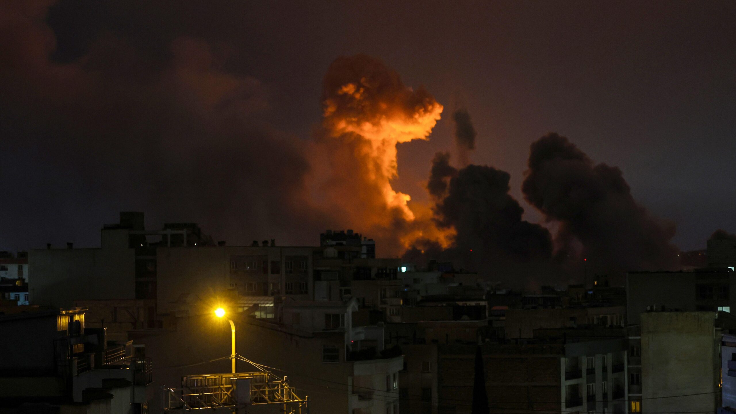 Qué se sabe del acuerdo alcanzado por EE.UU. e Irán para un alto el fuego de dos semanas y la reapertura del estrecho de Ormuz