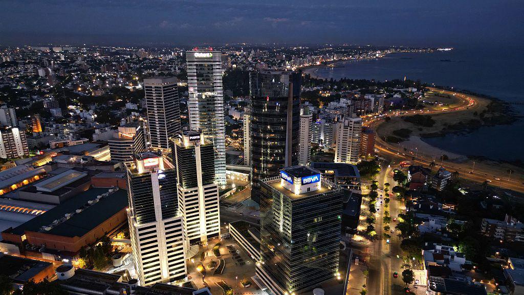 Vista a&eacute;rea del World Trade Center (WTC) en el barrio de Buceo, Montevideo.