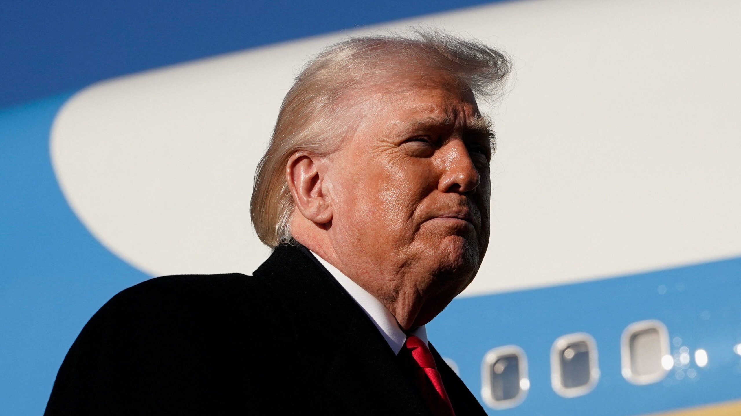 Trump lanza un fuerte ataque contra el papa Leon XIV por sus críticas a la guerra en Irán