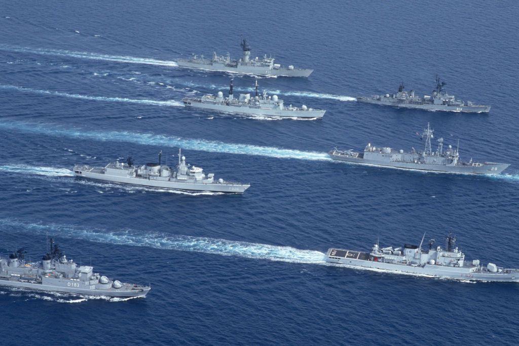 Barcos de la Fuerza Naval Multinacional de la OTAN el 30 de abril de 1992 en N&aacute;poles, Italia.