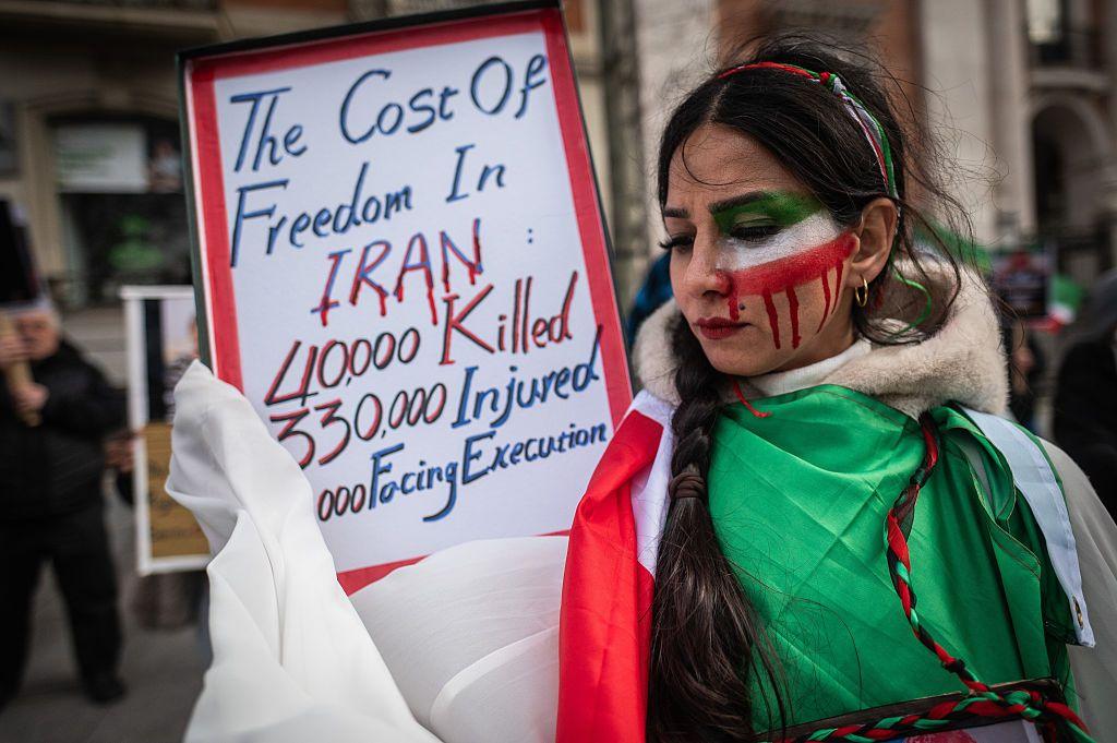 Mujer iran&iacute; que protestaba fuera del pa&iacute;s