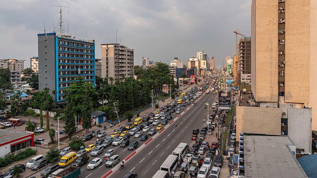 Vista general del Boulevard du 30 Juin en Kinshasa, el 20 de octubre de 2025. 