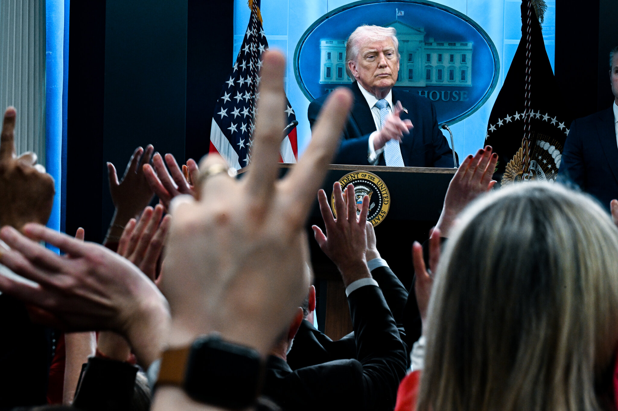 Trump da marcha atrás, pero aún hay dudas sobre Irán y el estrecho de Ormuz