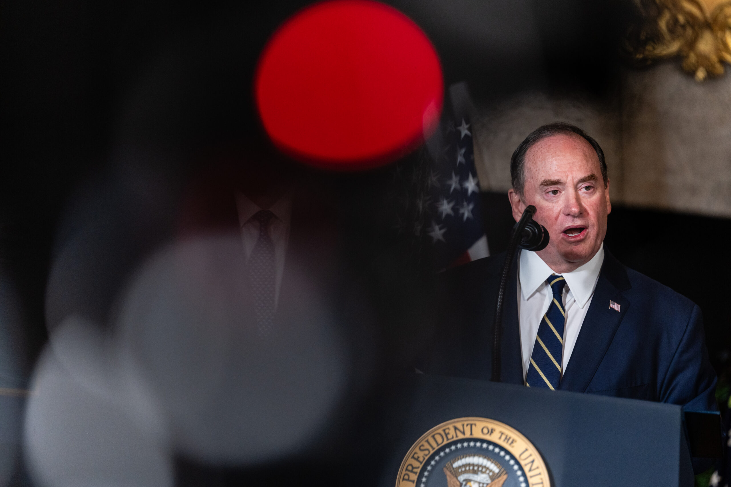 El secretario de la Marina de EE. UU. es despedido en medio de luchas internas en el Pentágono