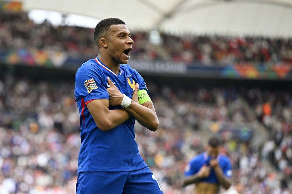 Kylian Mbapp&eacute; con el uniforme de la selecci&oacute;n francesa.