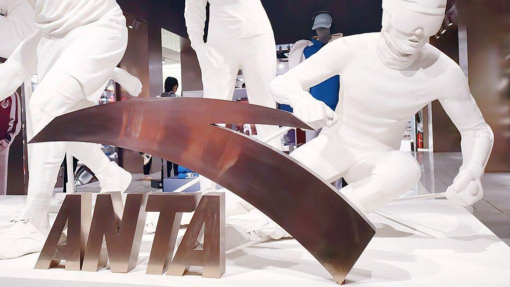 Una tienda insignia de ANTA en Shangh&aacute;i, China, el 10 de febrero de 2026. 