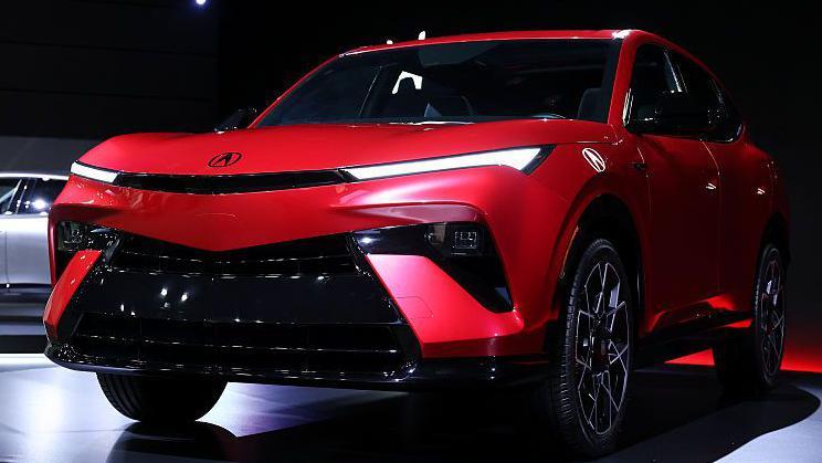 Auto Honda de color rojo.
