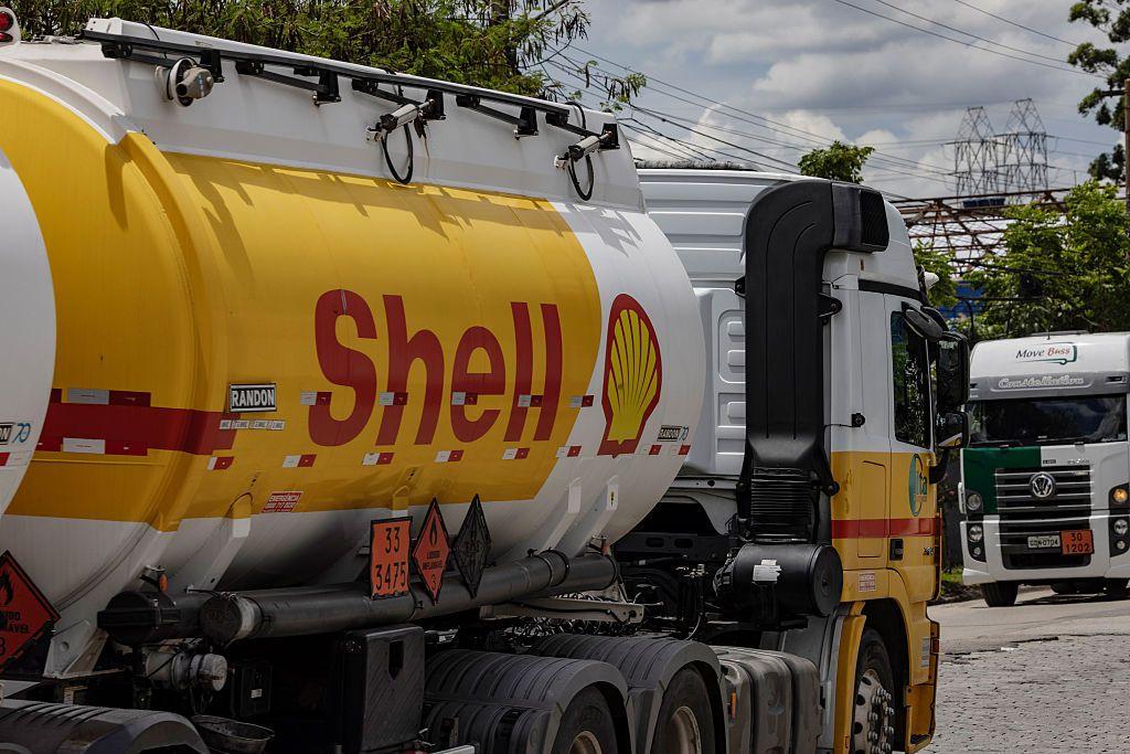 Un cami&oacute;n de la Shell recorriendo una calle de Sao Paulo (Brasil), en febrero de 2026