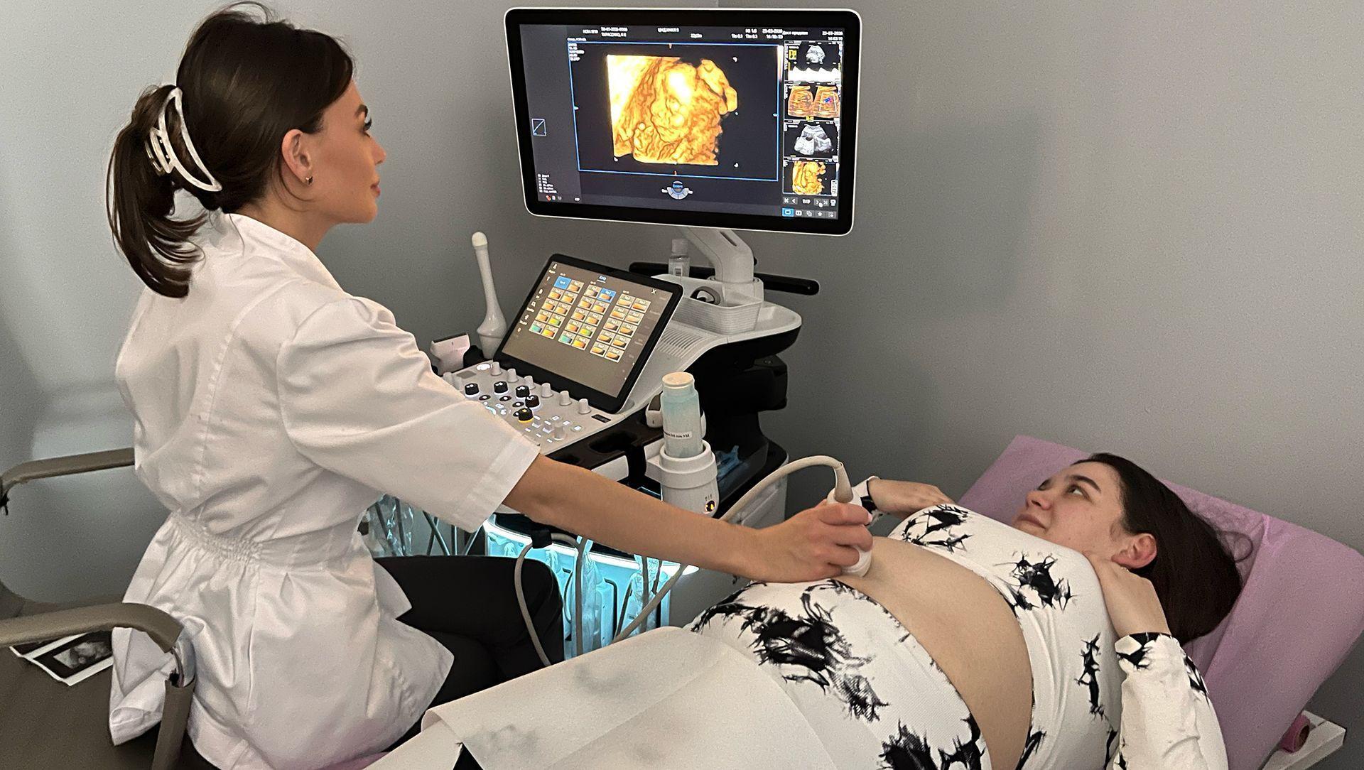 “Voy a tener tantos bebés como mi cuerpo aguante”: cómo la guerra empuja a las mujeres a convertirse en vientres de alquiler en Ucrania