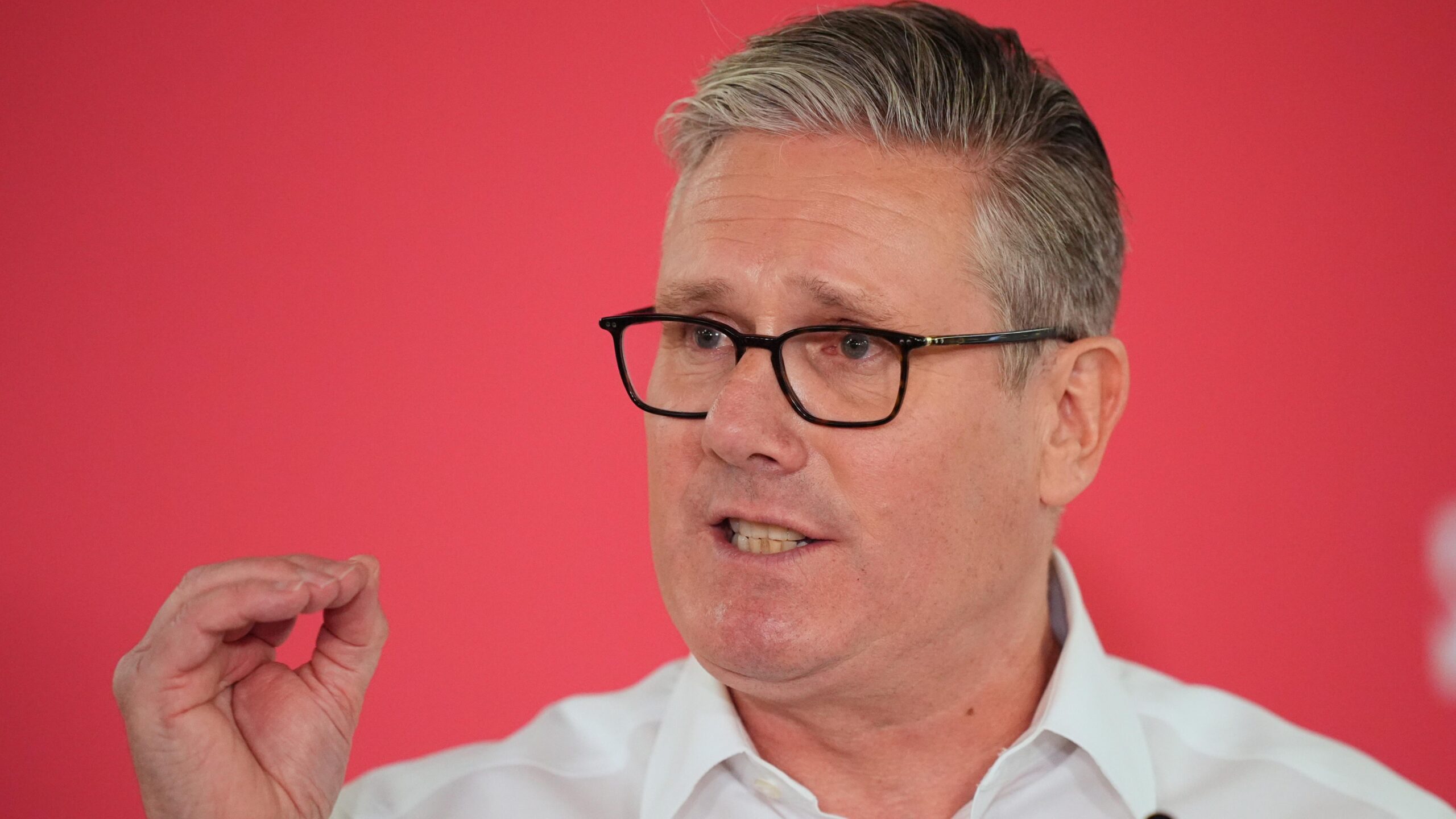 La crisis en el Partido Laborista que pone en riesgo el puesto de Starmer como primer ministro de Reino Unido