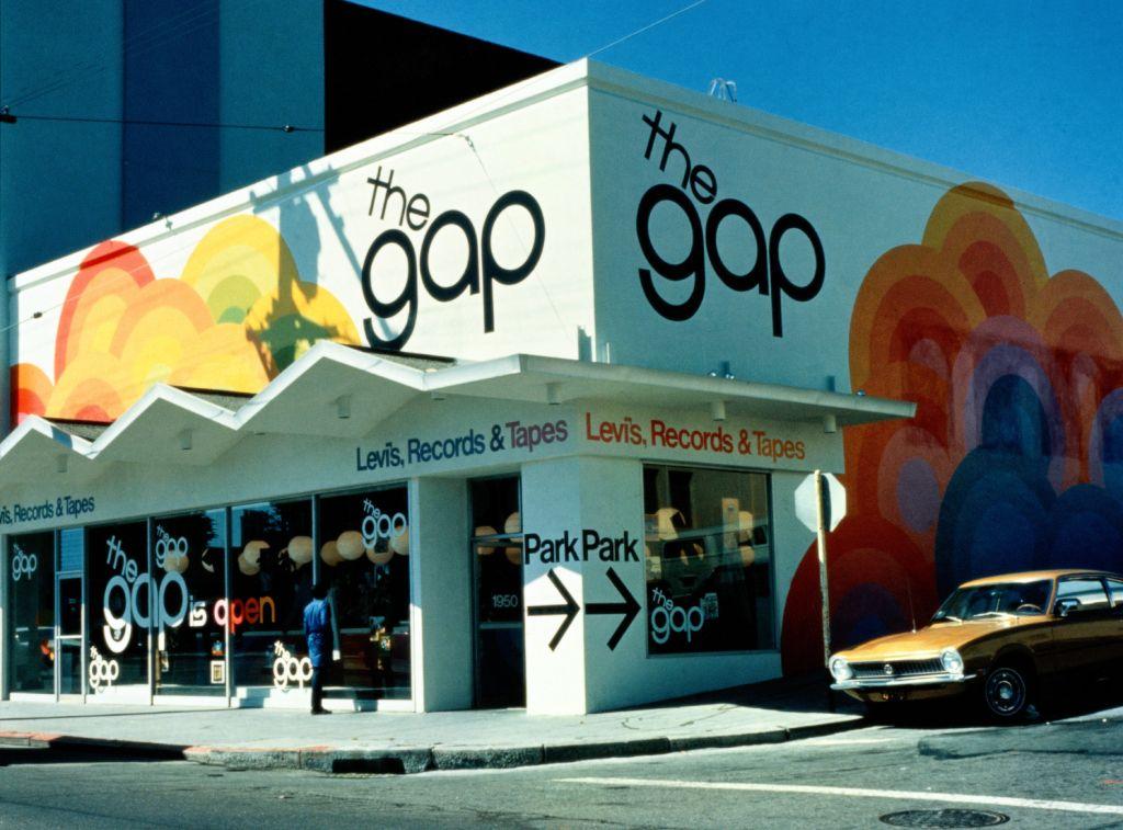 Donald y Doris Fisher, la pareja que no pudo encontrar un talle de jeans y terminó creando el gigante de la moda Gap