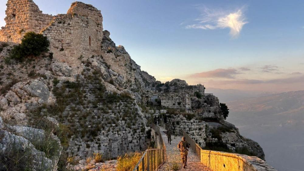 Militares de Israel en una entrada del castillo de Beaufort