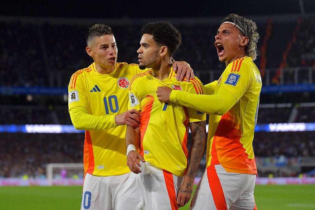 James Rodr&iacute;guez, Luis D&iacute;az y Richard R&iacute;os celebran un gol
