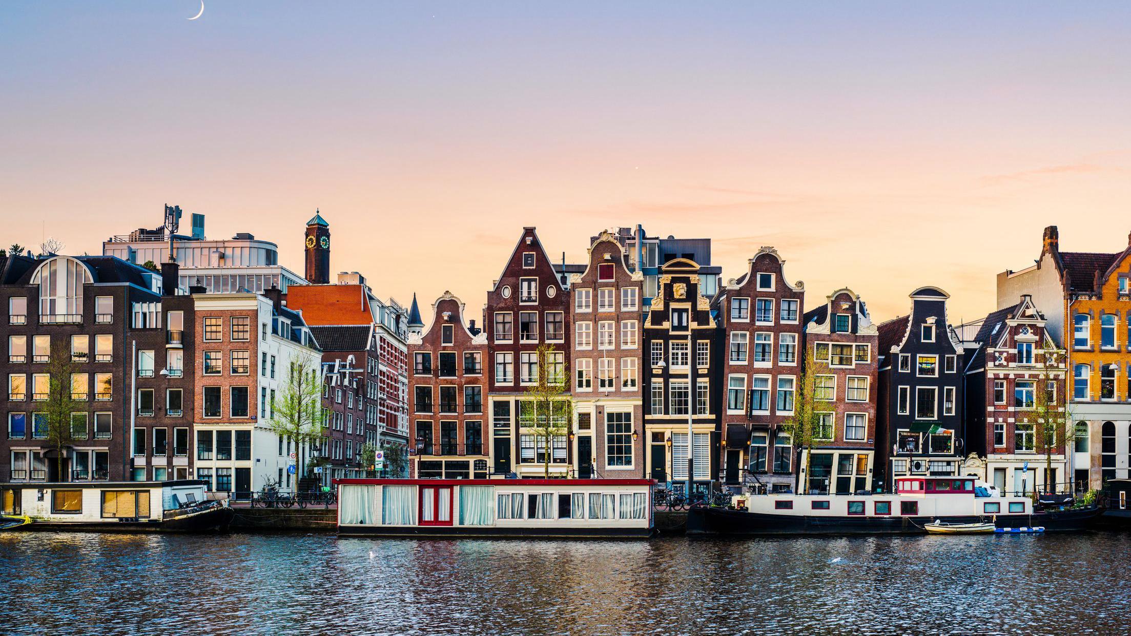 La inusual medida de Ámsterdam de prohibir la publicidad de carne en sus calles