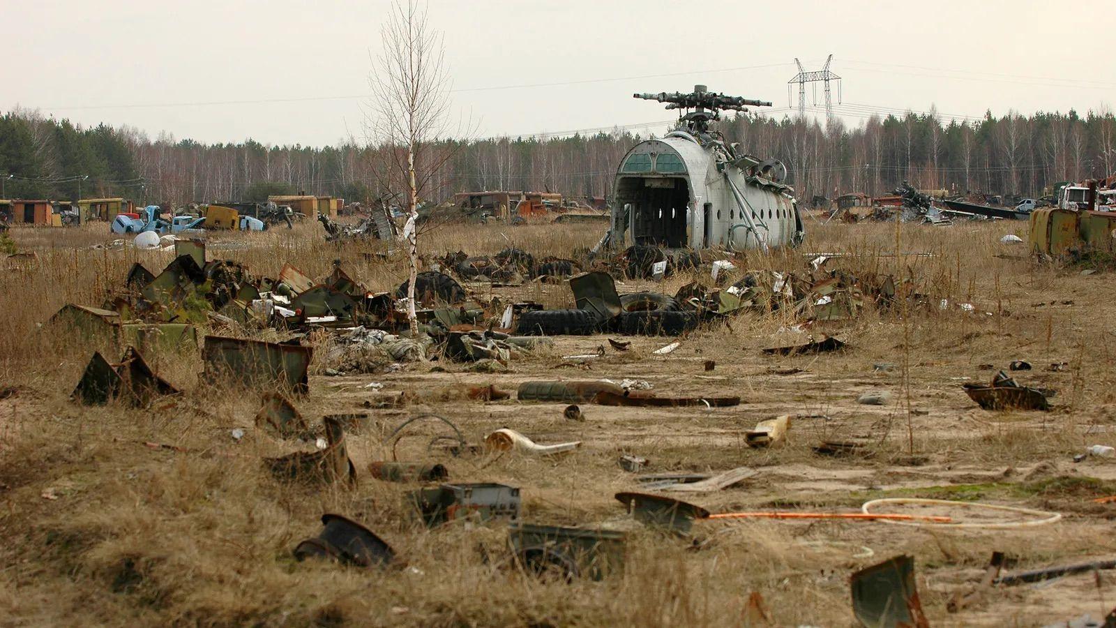 Restos de un helic&oacute;ptero de carga pesada. 