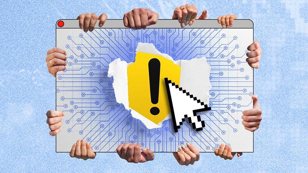 Manos sostienen una pantalla con un icono de advertencia y un cursor sobre un fondo de circuitos digitales.
