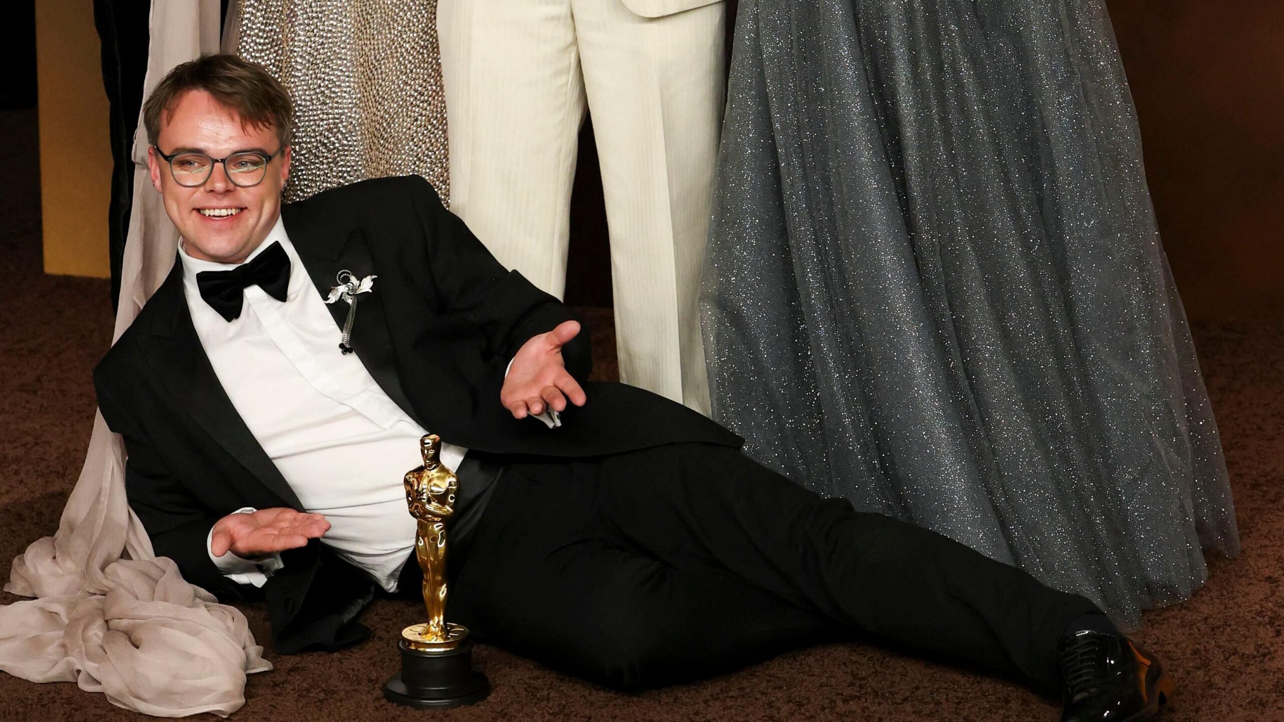 “Esto no le hubiese pasado a DiCaprio”: desaparece el Oscar del director de “Mr. Nobody Against Putin” luego de que fuera obligado a facturarlo en el aeropuerto