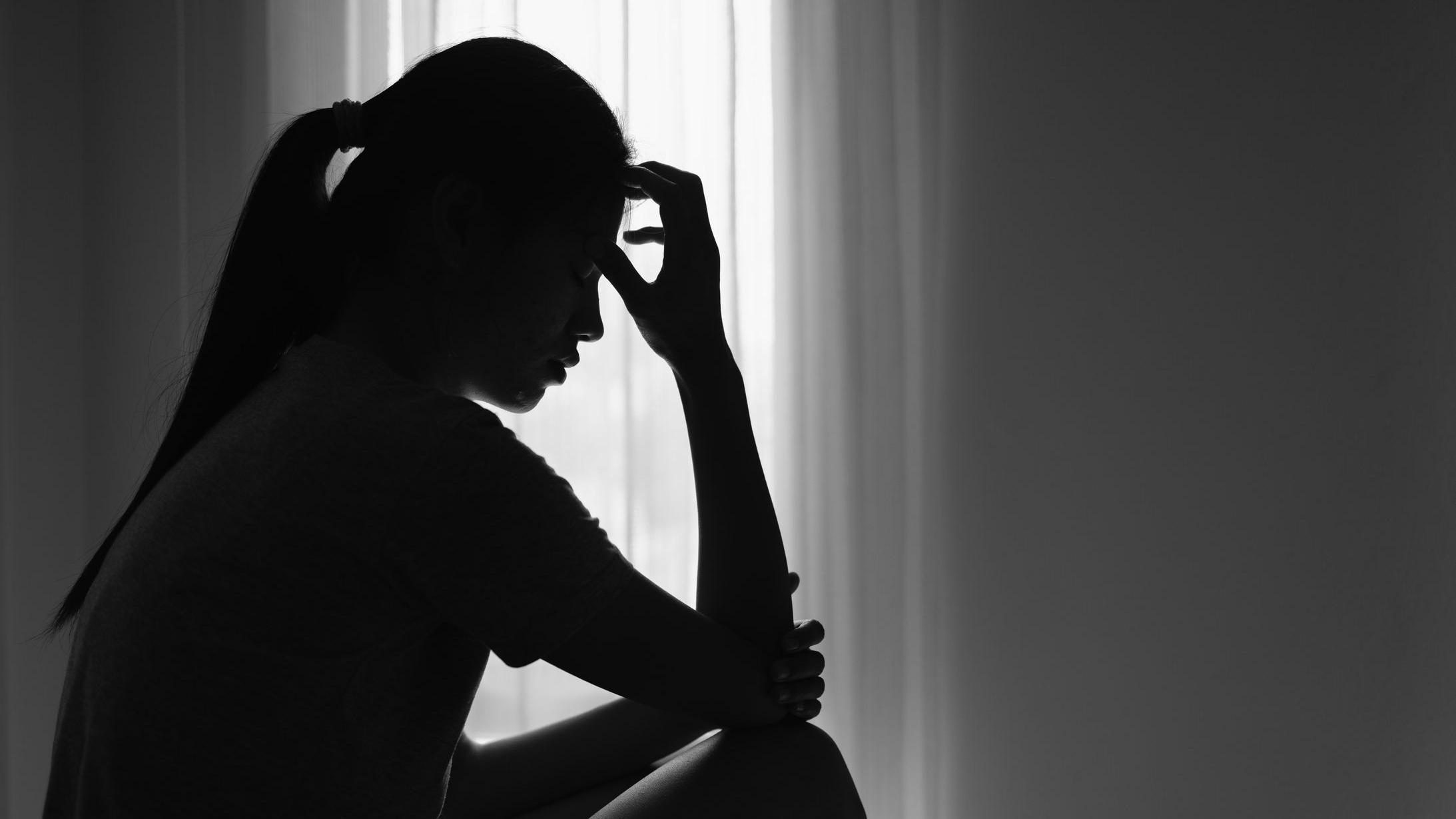 “Tengo miedo de verlos de nuevo”: la indignación en Reino Unido por el caso de tres adolescentes que evitaron la cárcel tras ser condenados por violar a dos menores