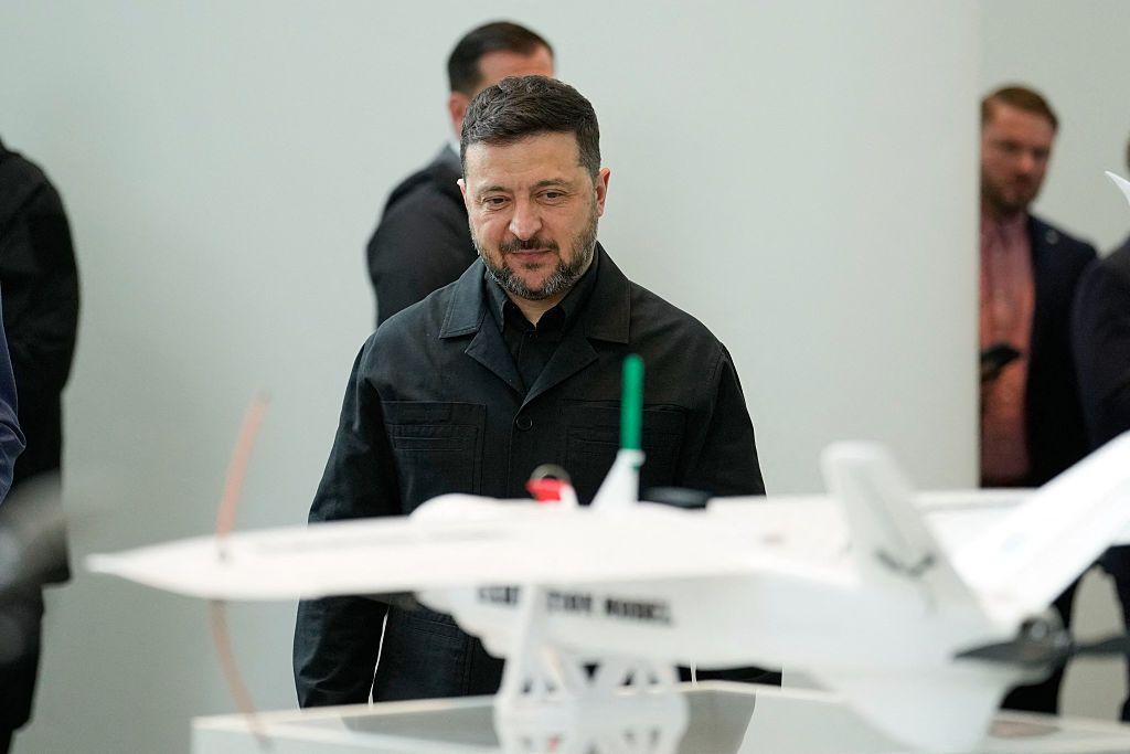 Zelensky en una exhibici&oacute;n de drones en abril.  