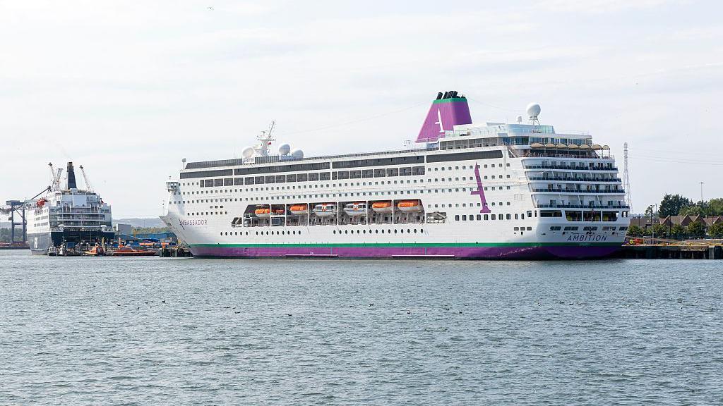 Más de 1.700 personas confinadas en un crucero en Francia tras un brote gastrointestinal que afecta a casi 50 pasajeros