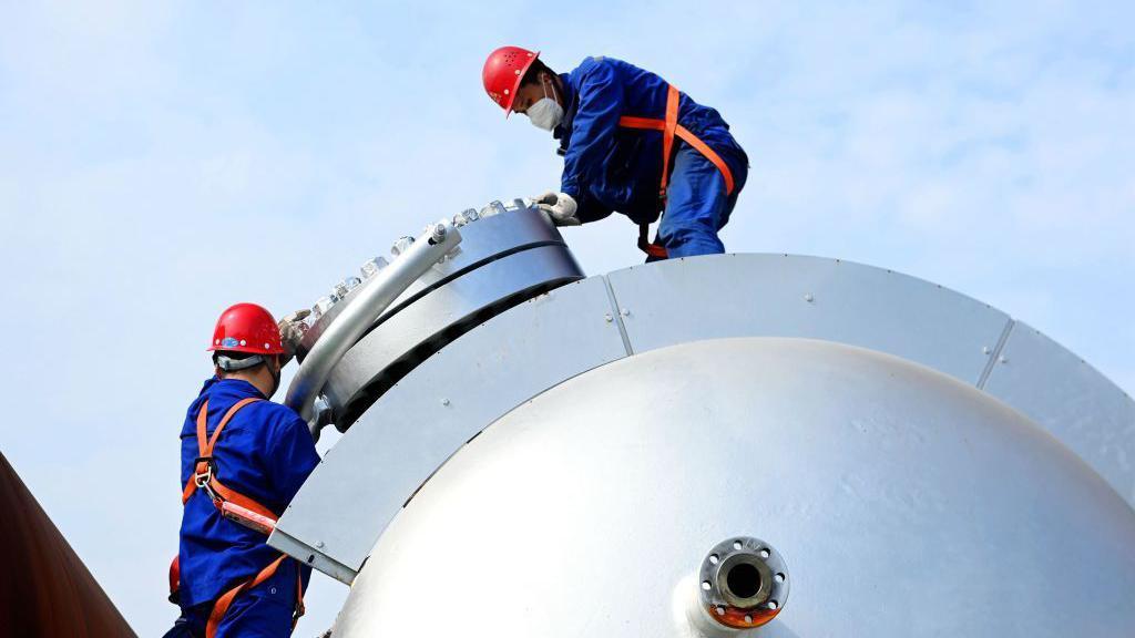 Qué son las “refinerías teteras” de China y cómo están amortiguando la crisis petrolera por la guerra en Irán