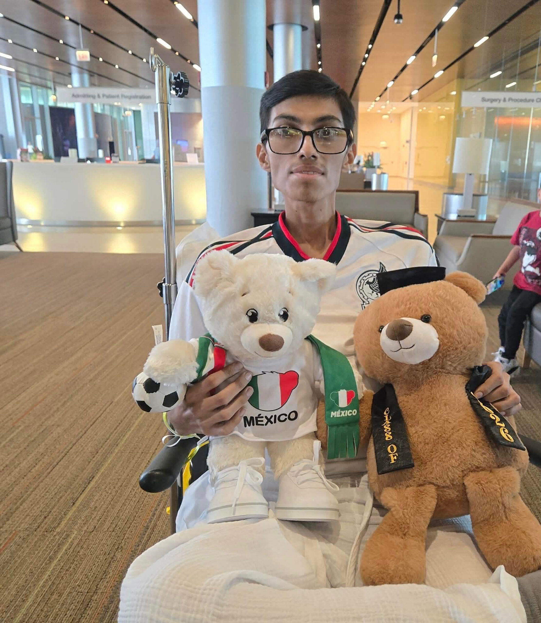 Un hijo moribundo, sus padres detenidos y la carrera para reunirse antes del final