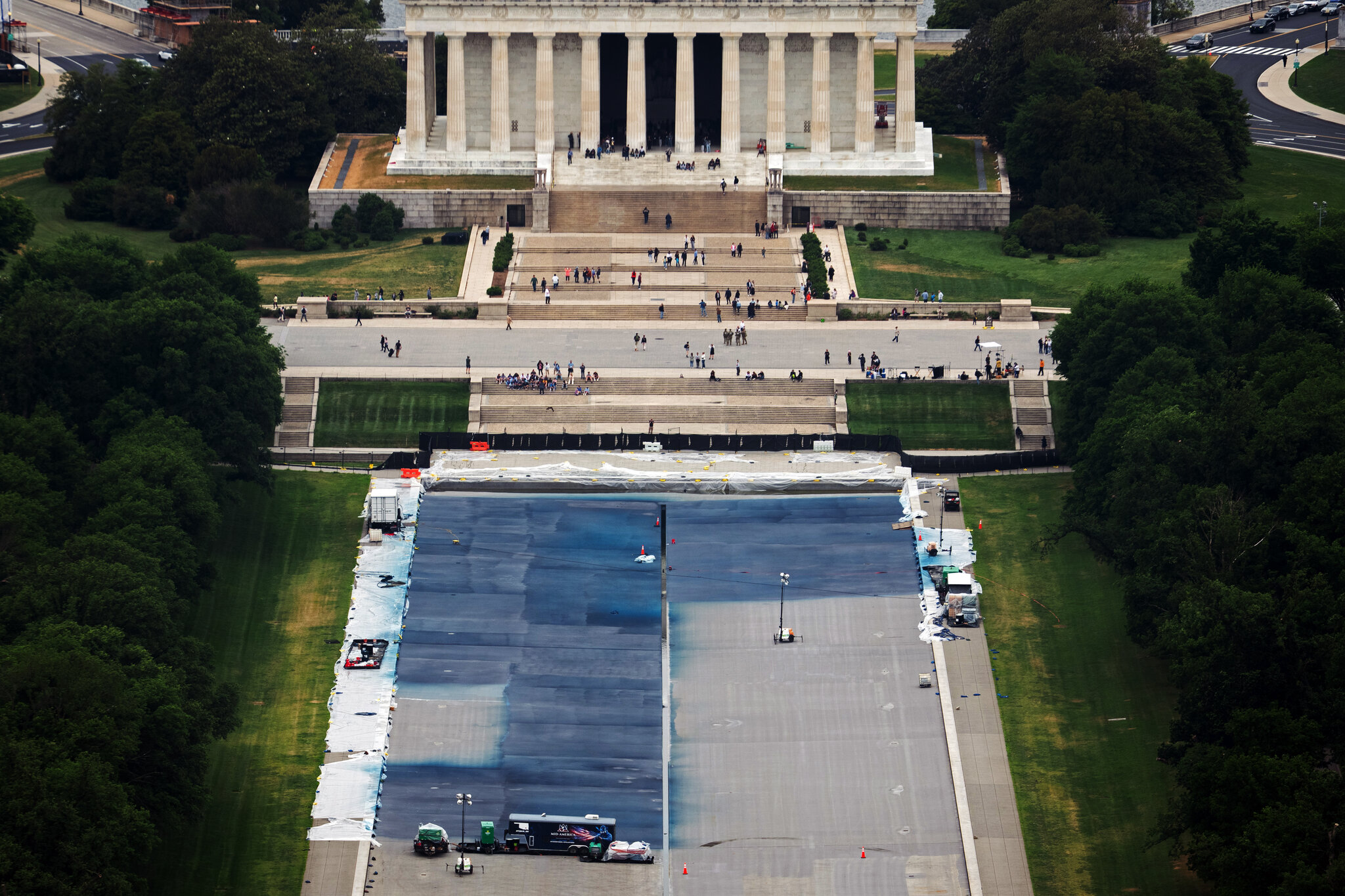 Trump adjudicó sin licitación las obras del estanque reflectante de Washington