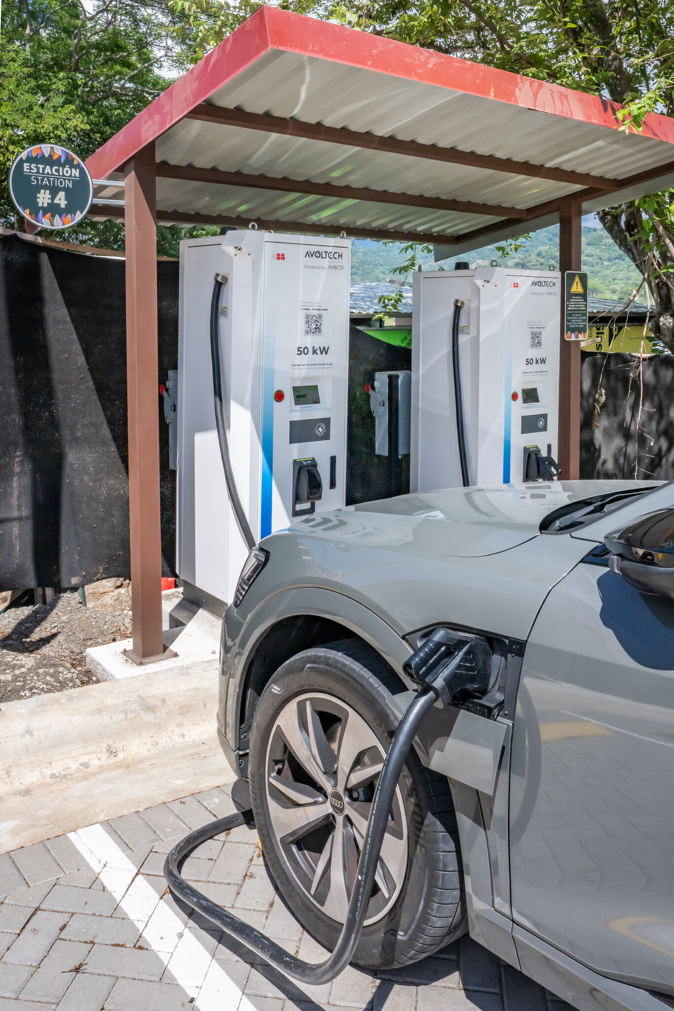En Costa Rica, conducir un coche eléctrico no es muy complicado
