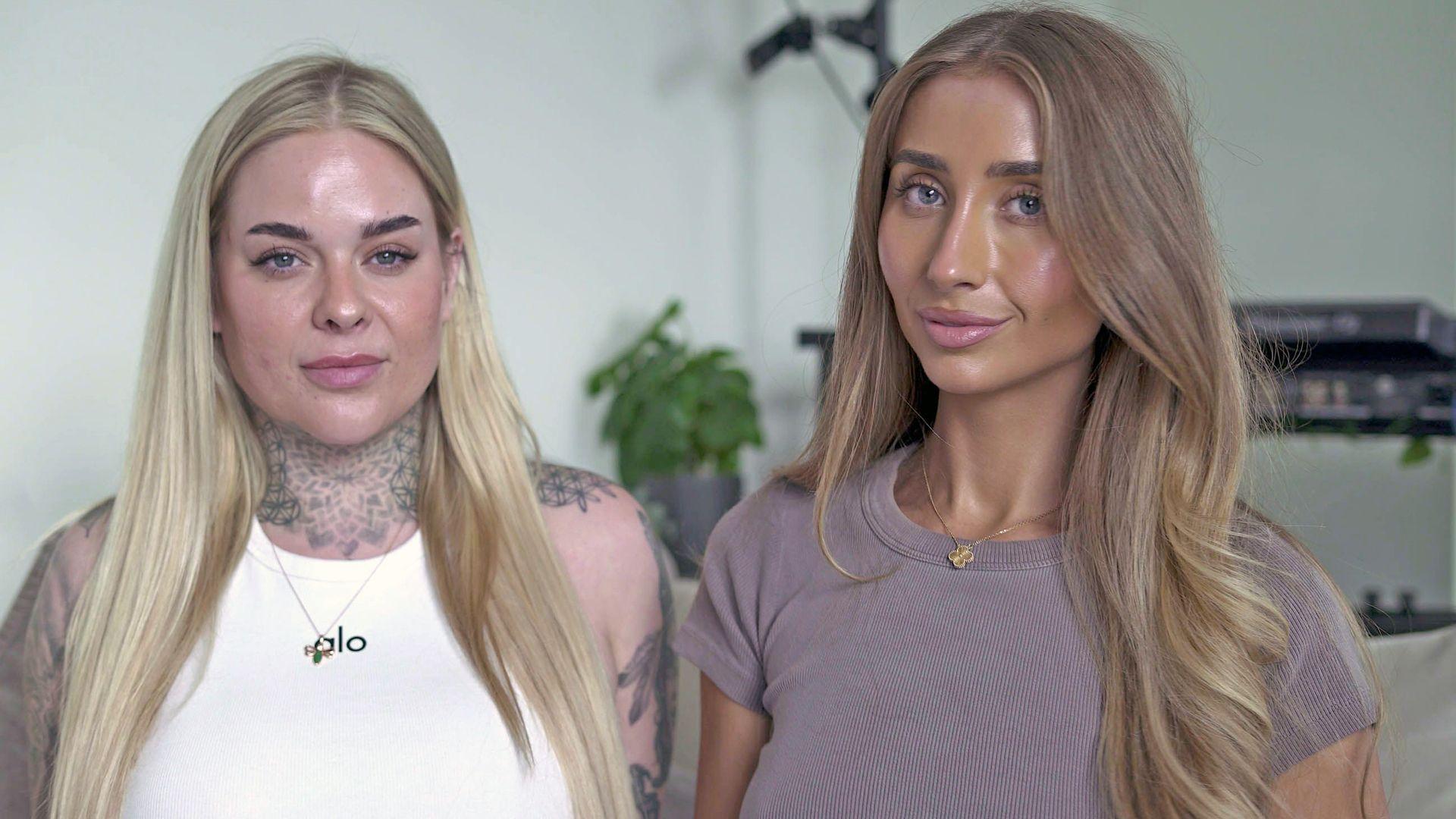 Un retrato de las creadoras de OnlyFans Gia Clarke, a la izquierda, y Lily Phillips, a la derecha. Ambas miran a la c&aacute;mara y sonr&iacute;en con la boca cerrada. Gia lleva una camiseta de tirantes blanca y luce tatuajes en el cuello y los hombros, enmarcados por su largo cabello rubio. Lily tiene el cabello ondulado de color casta&ntilde;o claro y viste una camiseta oscura.