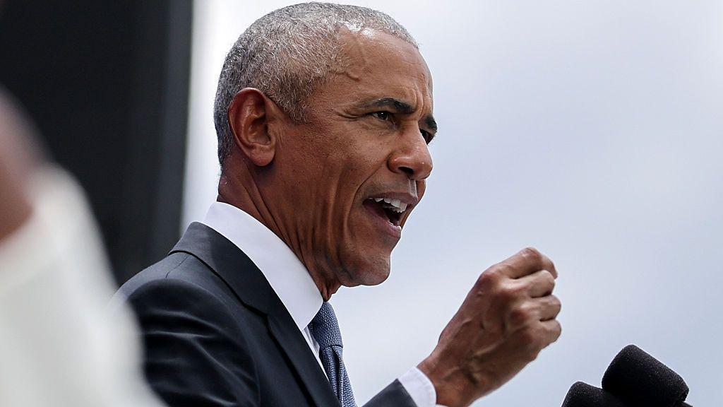 El expresidente estadounidense Barack Obama pronuncia un discurso durante la ceremonia de inauguraci&oacute;n del Centro Presidencial Barack Obama en John Lewis Plaza el 18 de junio de 2026 en Chicago, Illinois.