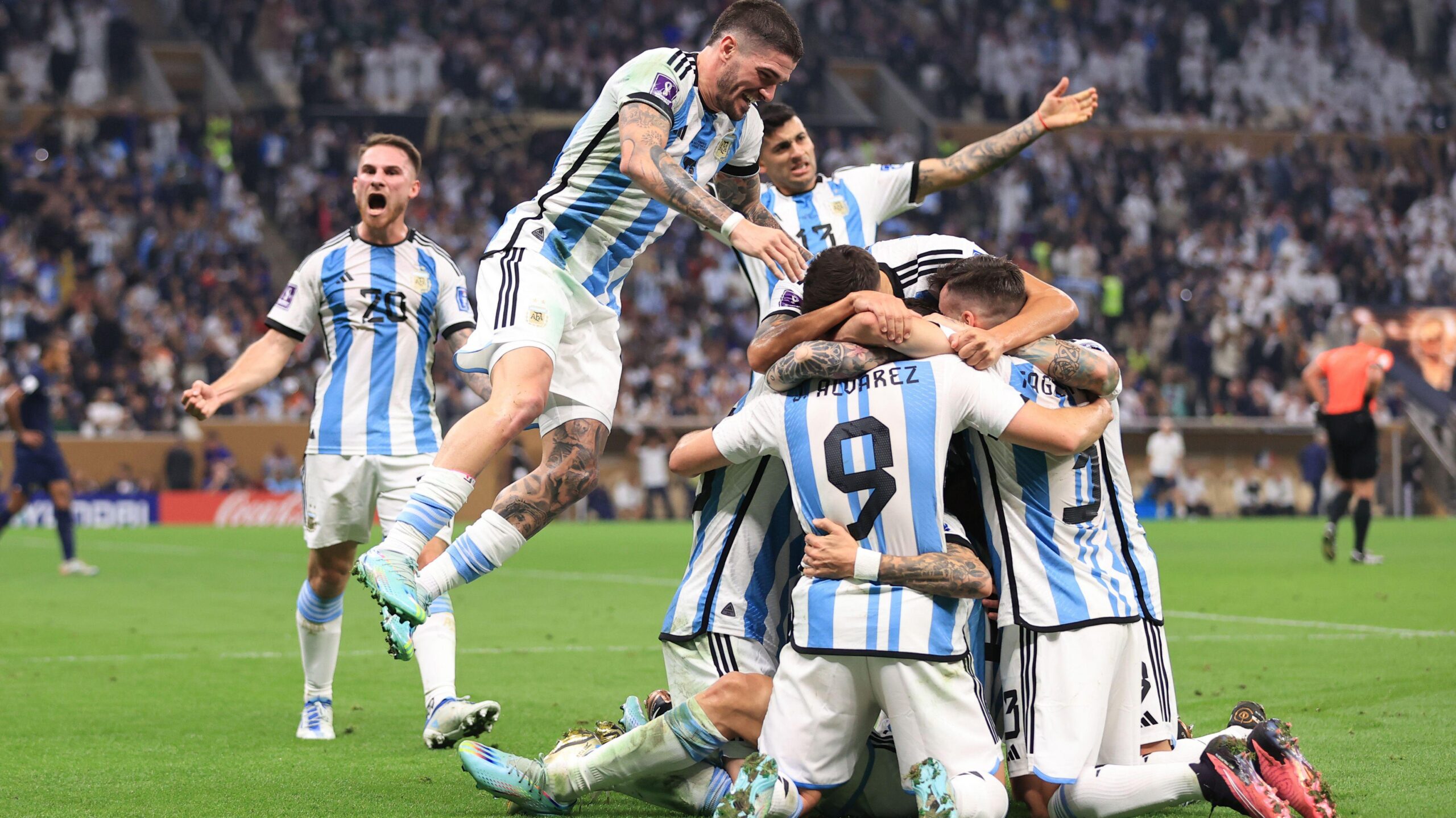 Los gráficos que muestran cómo el cuerpo de los futbolistas ha cambiado en los últimos 50 años