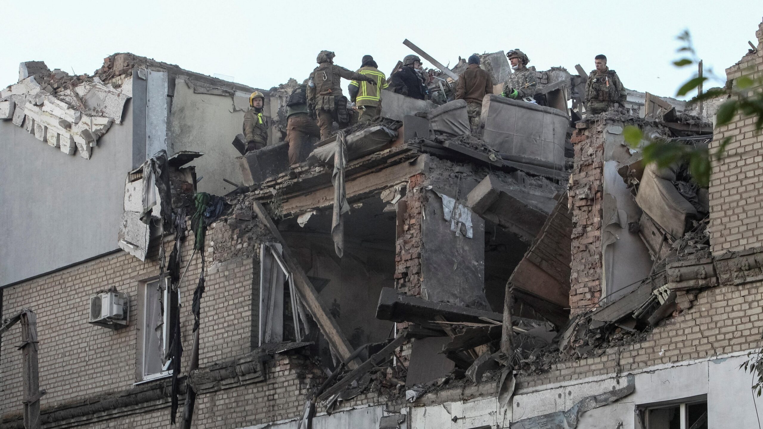 Al menos 18 muertos en Ucrania en uno de los mayores ataques de Rusia en los últimos meses con más de 700 drones
