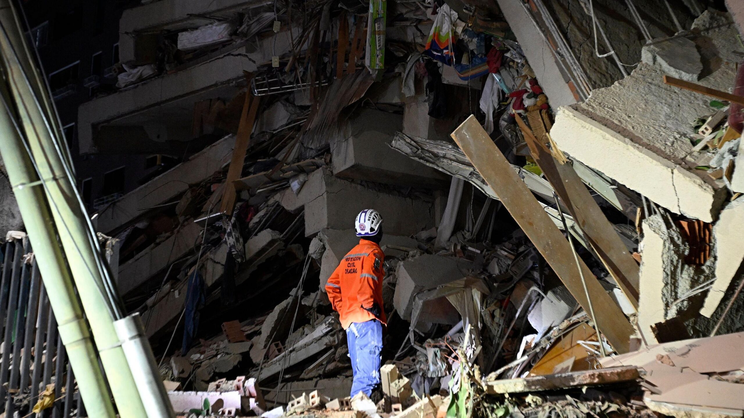 Cuánto tiempo se puede sobrevivir bajo los escombros tras un terremoto y qué factores dan esperanza a los rescatistas