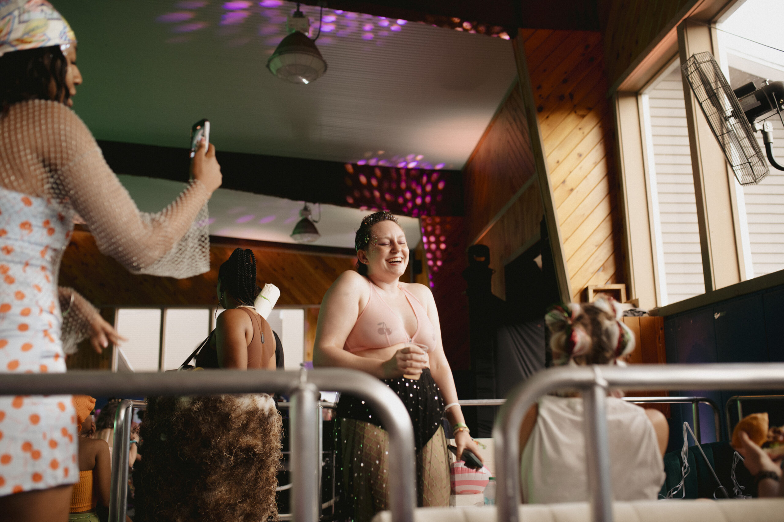 En este campamento, todas saben lo que significa tener cáncer de mama