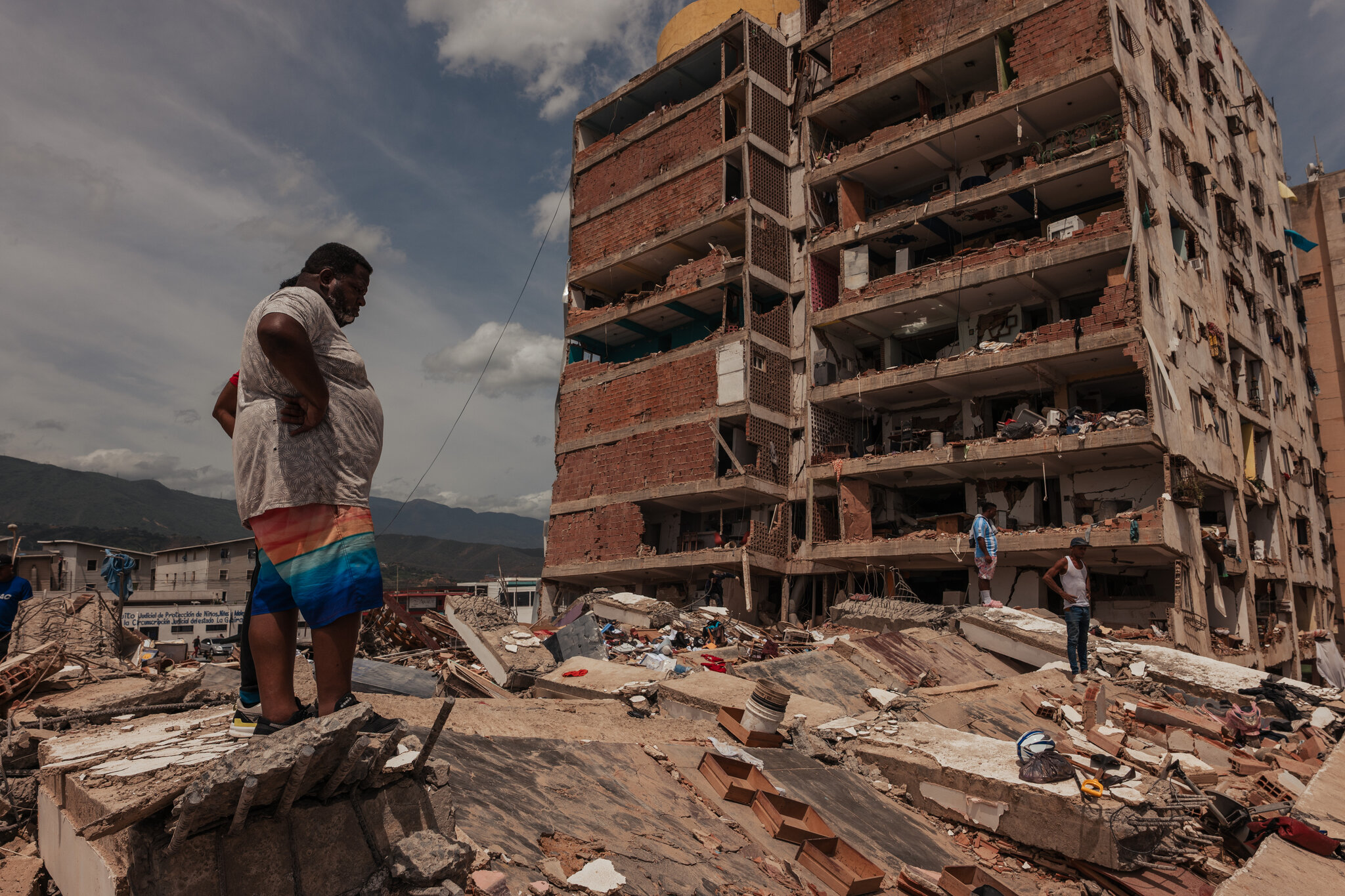 En la calle y en internet, los venezolanos buscan desesperadamente a sus familiares