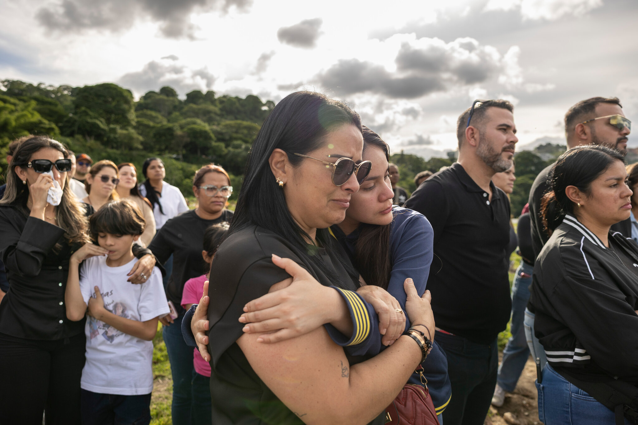 En Venezuela, comienzan los funerales de las víctimas de los terremotos
