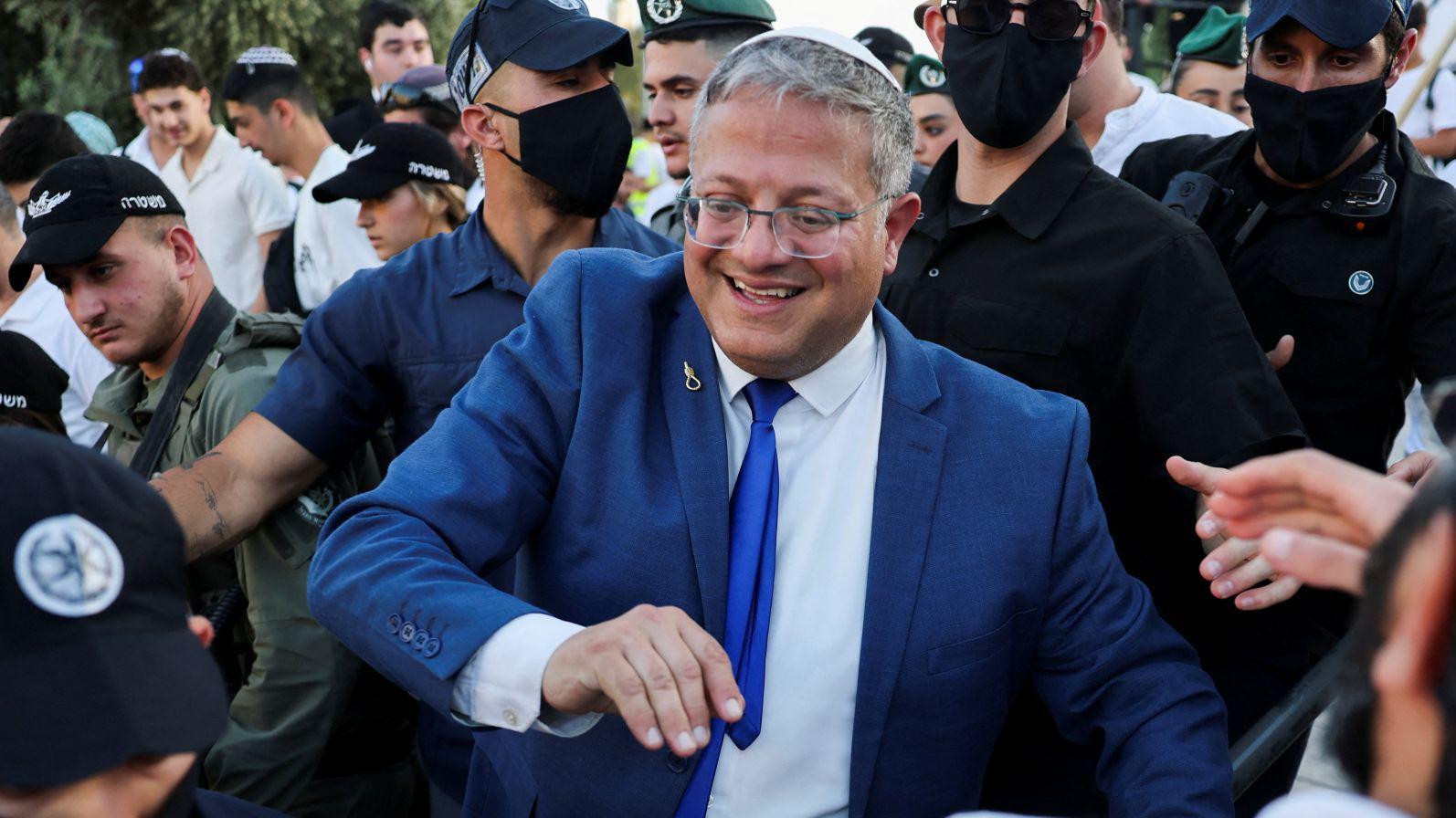 El ministro de Seguridad Nacional de Israel, Itamar Ben-Gvir, encabeza a un grupo de nacionalistas a trav&eacute;s de Jerusal&eacute;n Este hasta el recinto de la mezquita de Al Aqsa durante el D&iacute;a de Jerusal&eacute;n en mayo de 2026.