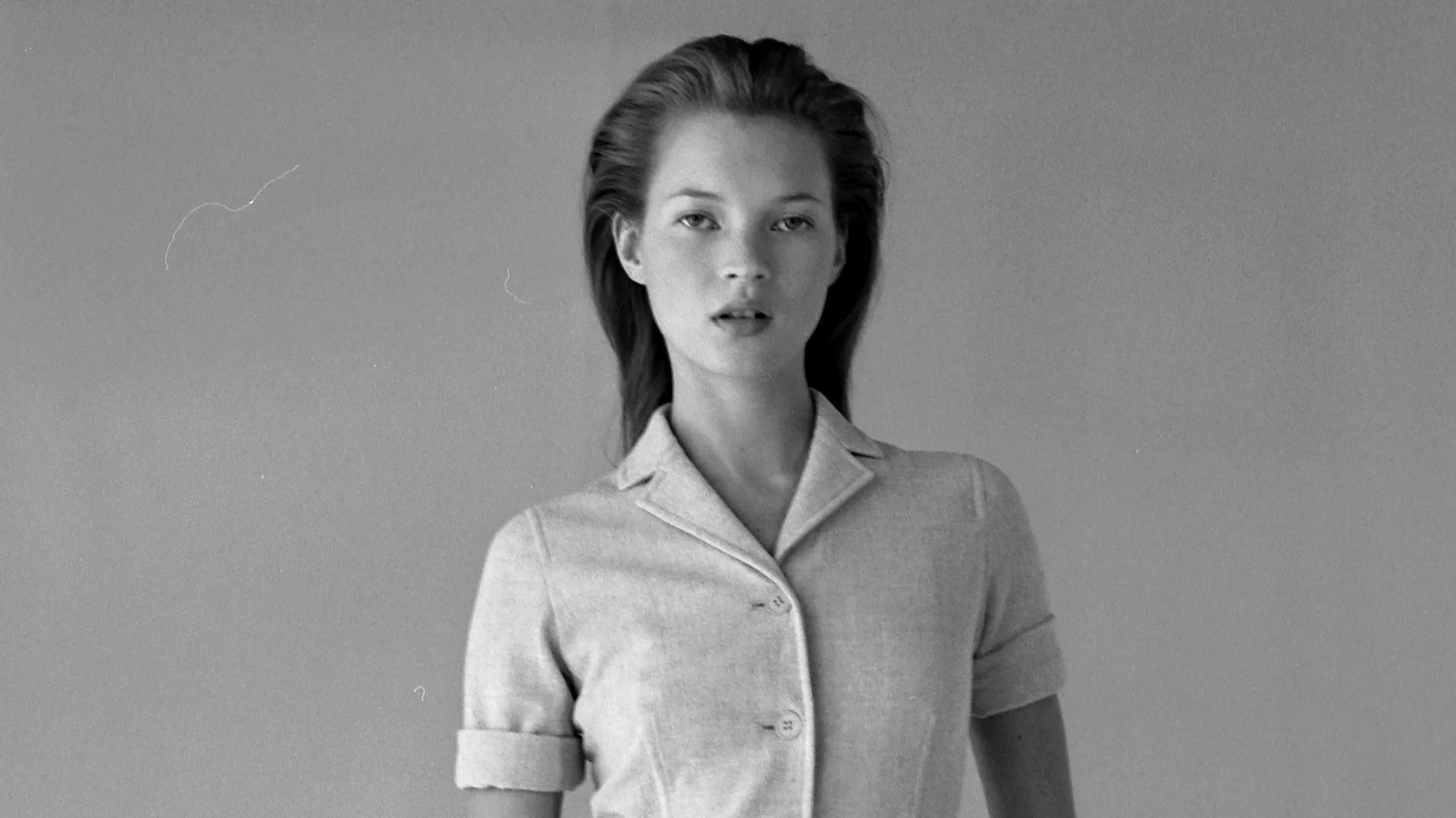 Un retrato a blanco y negro de Kate Moss
